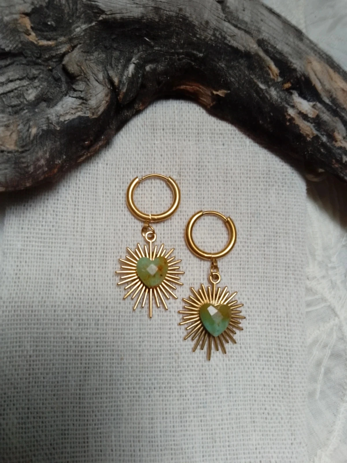 Créoles dorées soleil cœurs de pierres turquoise africaine